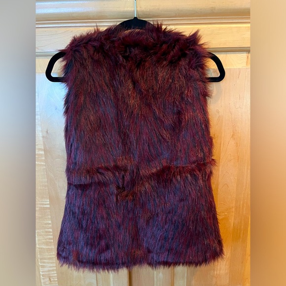 Marbled Faux Fur Vest - Picture 3 of 4